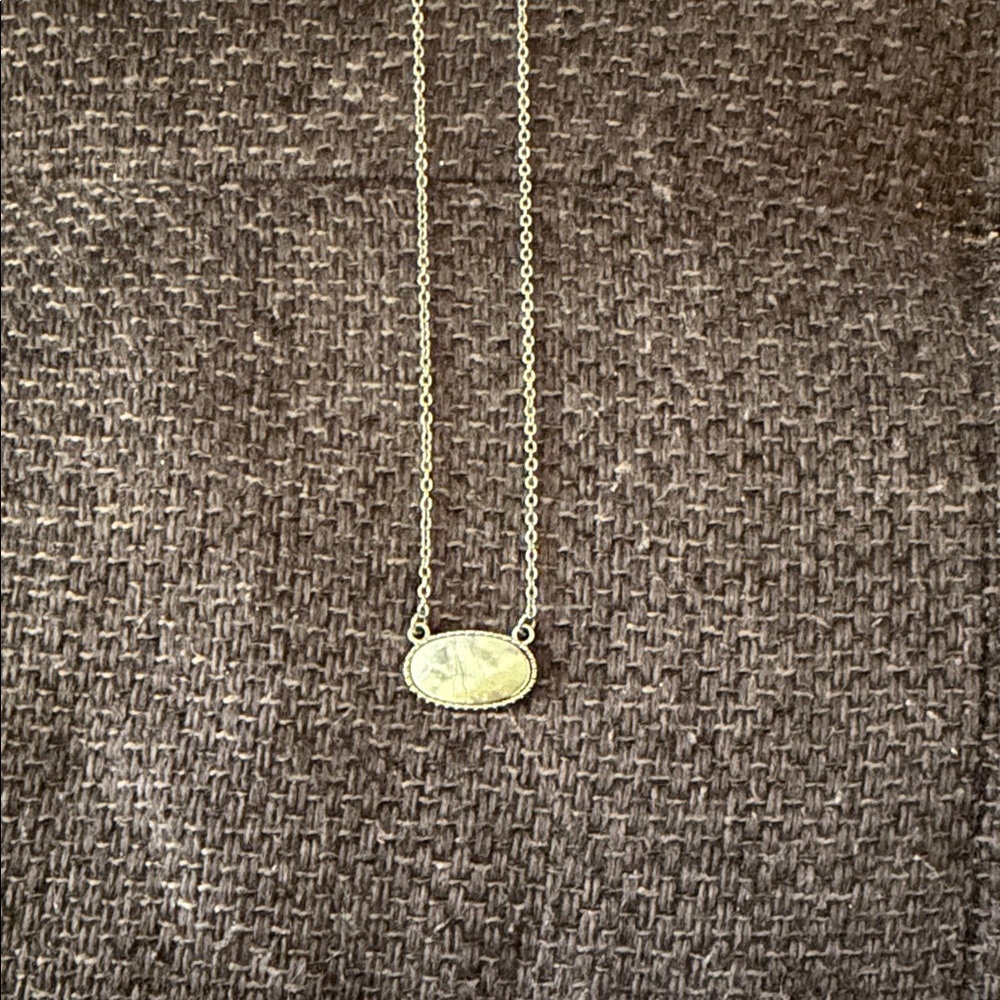 Elegant Silver Pendant Necklace